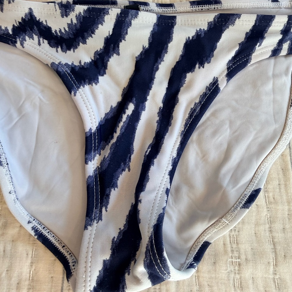 Vix Navy and White Zebra Halter Bikini - Picture 4 of 9